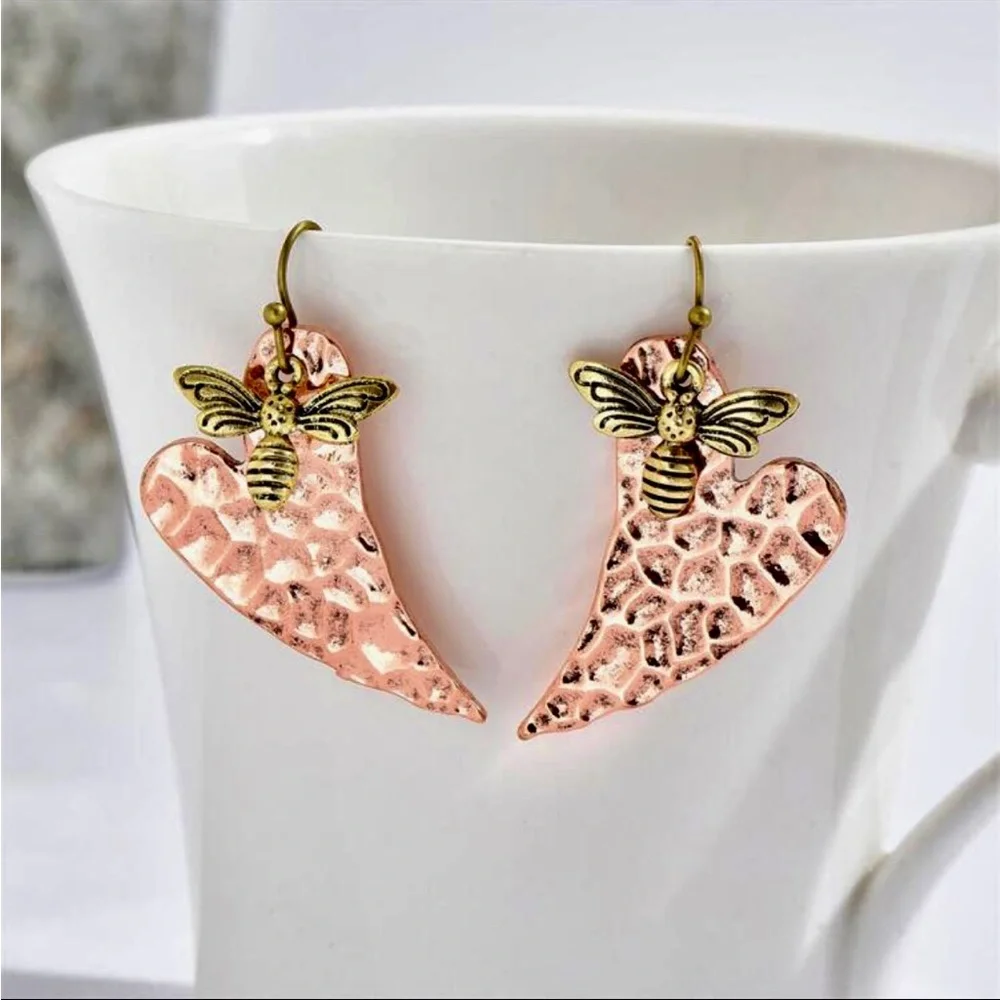 NWT Vintage Bee Heart Shape Pendant Dangle Earrings - Picture 5 of 6